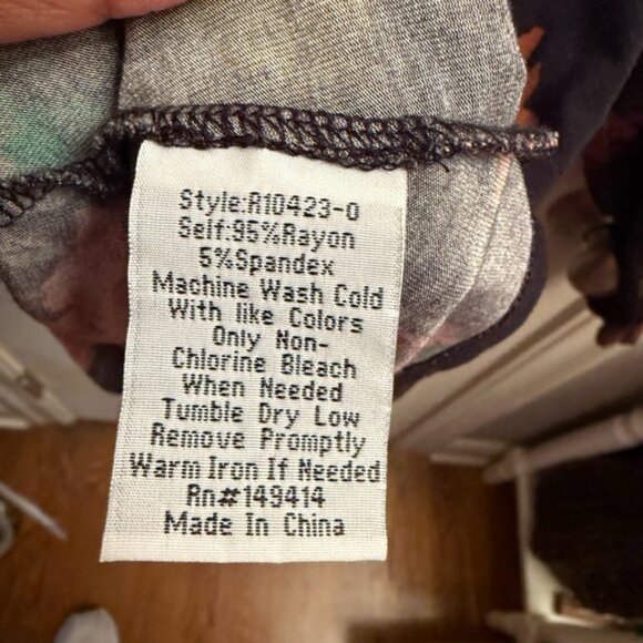 Johnny Was Amapola Top Size X-Large Long Sleeve Favorite Swing Tee V-Neck Floral - Picture 4 of 5